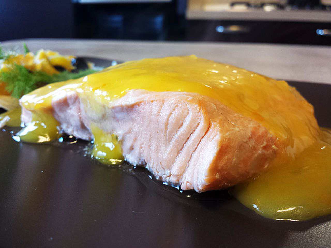 salmone in salsa di arance