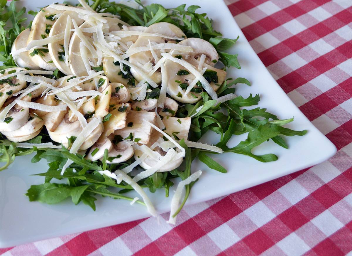 Carpaccio di funghi champignon