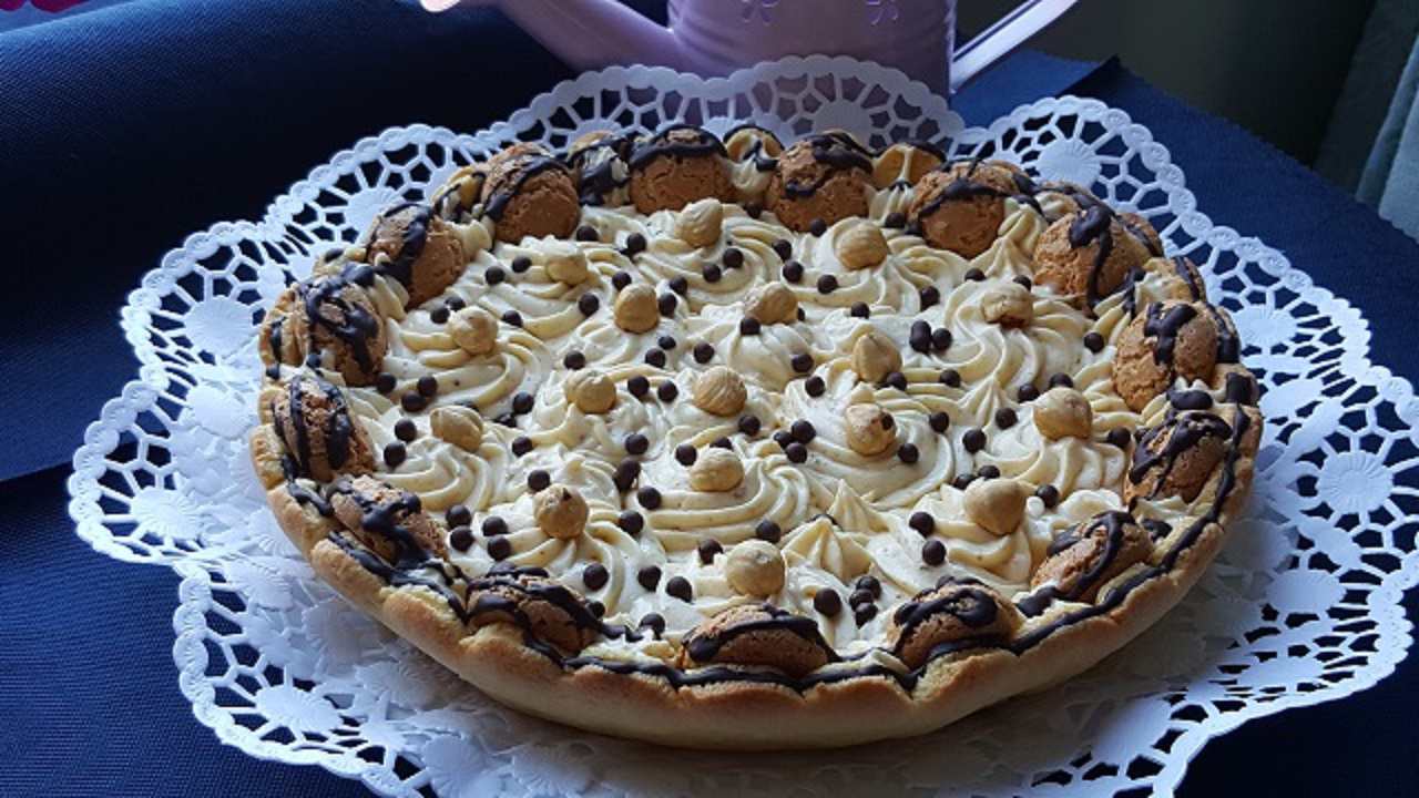 crostata con crema ed amaretti