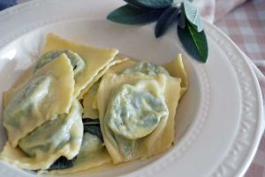 ravioli ricotta e spinaci