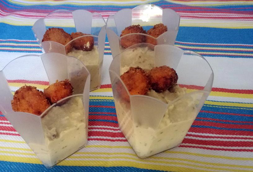 bicchierini con crema di ceci e polpette