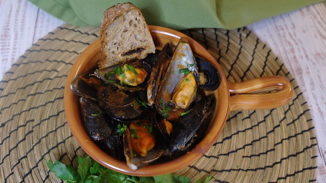 Zuppa di cozze con pane