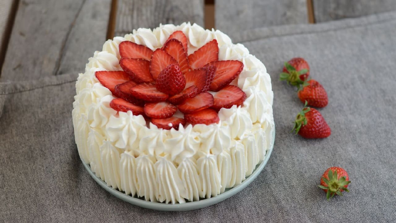 Torta panna e fragole ricetta