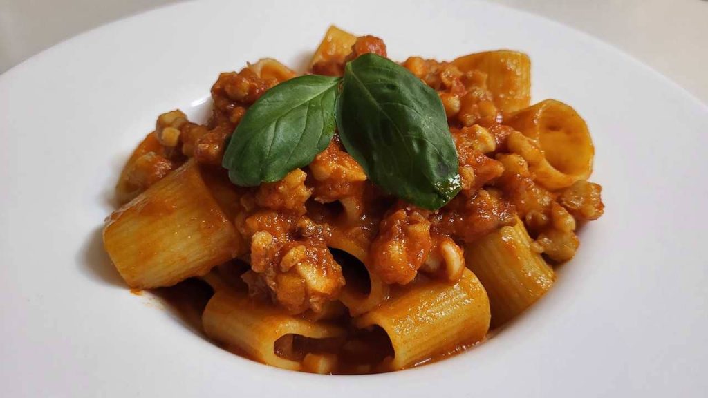 Ragu di pesce pronto su pasta