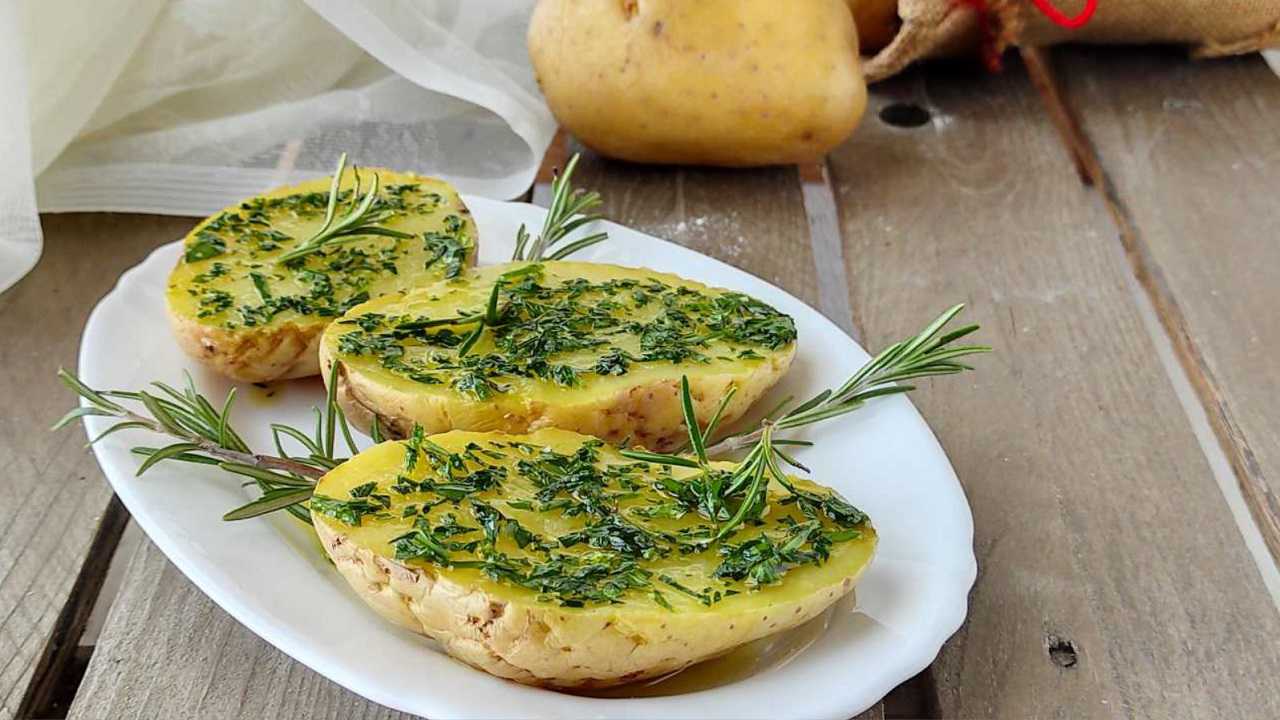 Patate al microonde ricetta