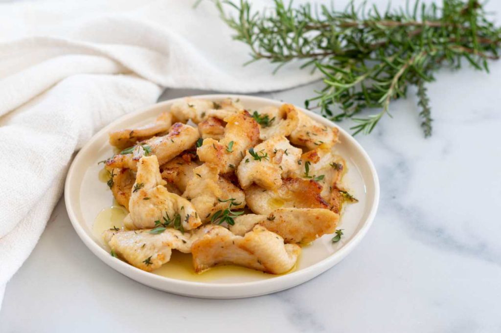 Straccetti di pollo alle erbe aromatiche - BurroFuso Straccetti di pollo alle erbe aromatiche - BurroFuso