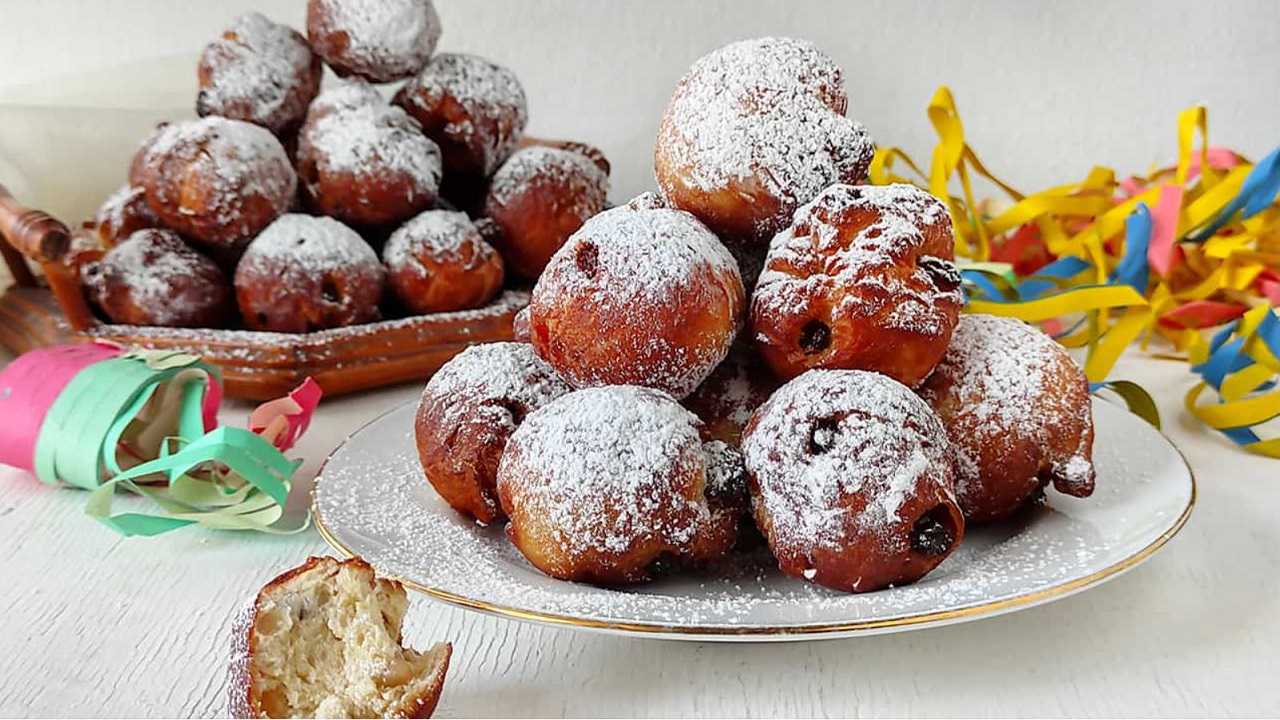 Frittelle di Carnevale alla veneziana