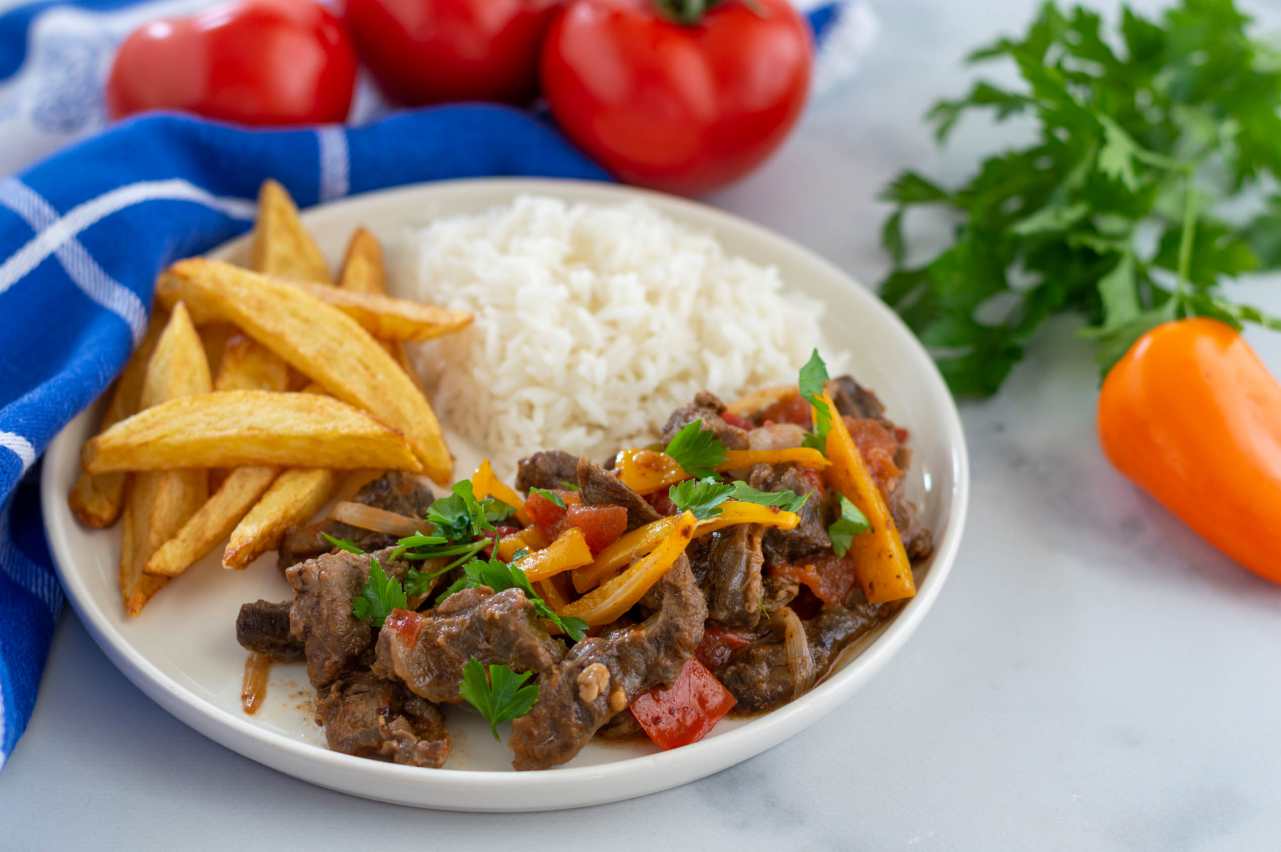 lomo saltado ricetta