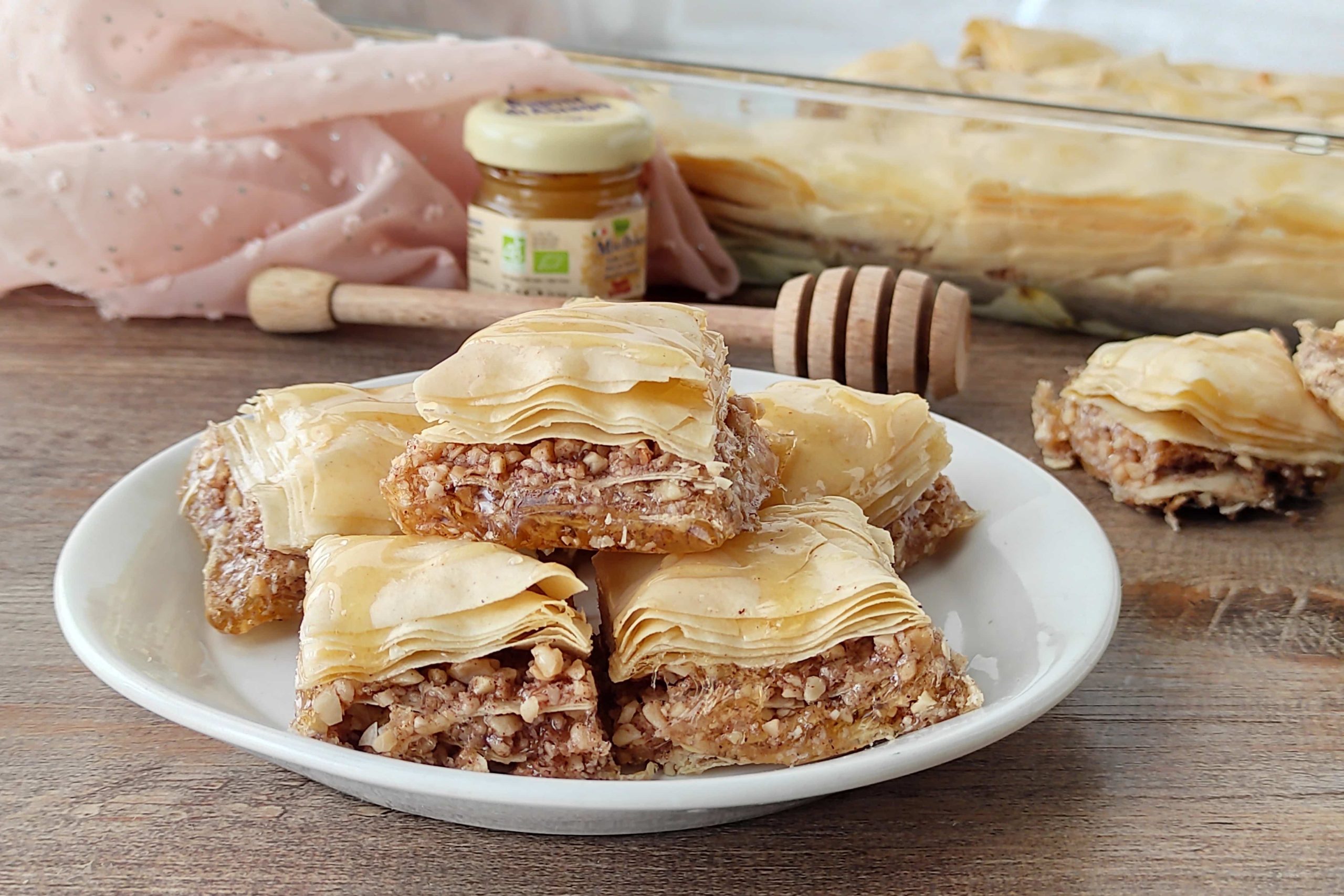 piatto con baklava, dolce tipico turco