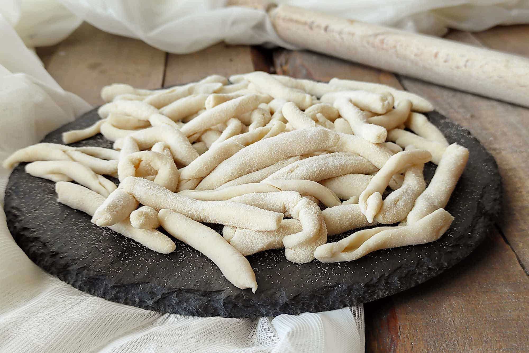 piatto di strozzapreti fatti in casa