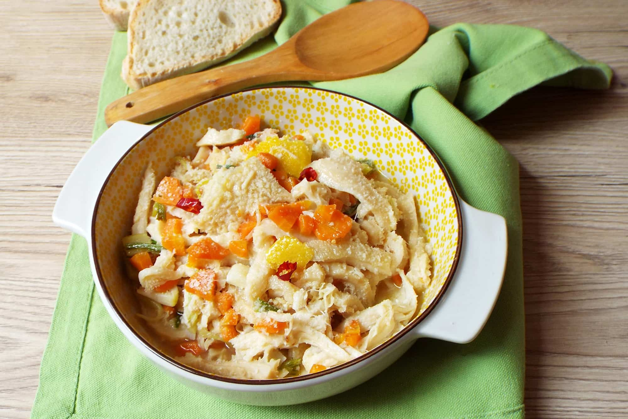 Pentola di coccio con trippa in bianco alla napoletana