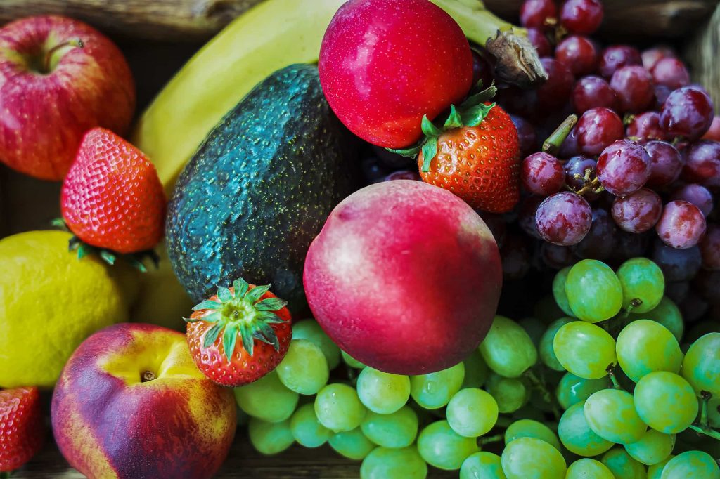 diverse varietà di frutta