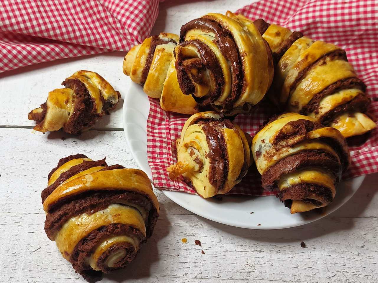 Cornetti di pasta sfoglia alla Nutella