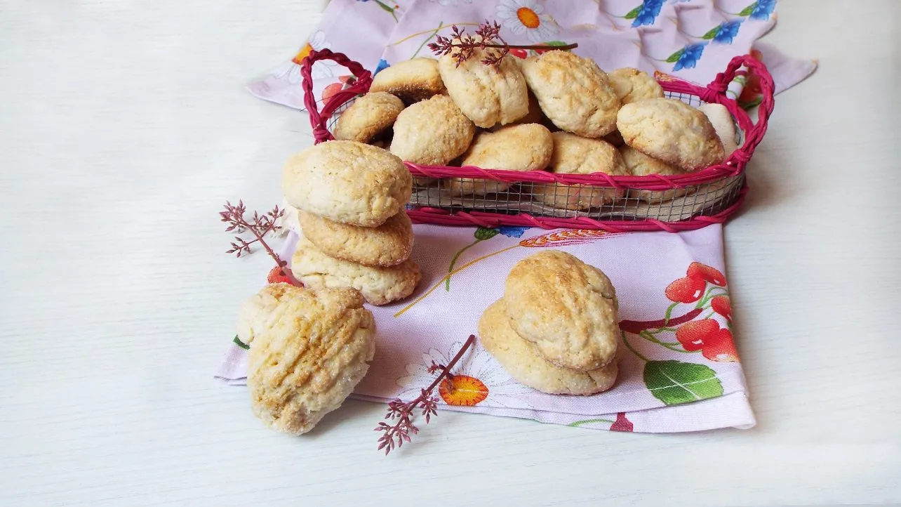 Biscotti inzupposi senza burro e uova pronti per la colazione