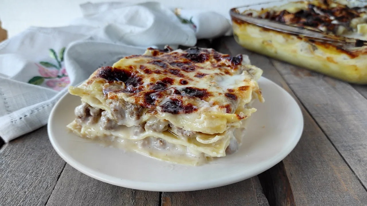 lasagne bianche cremose al forno con besciamella e crosticina dorata