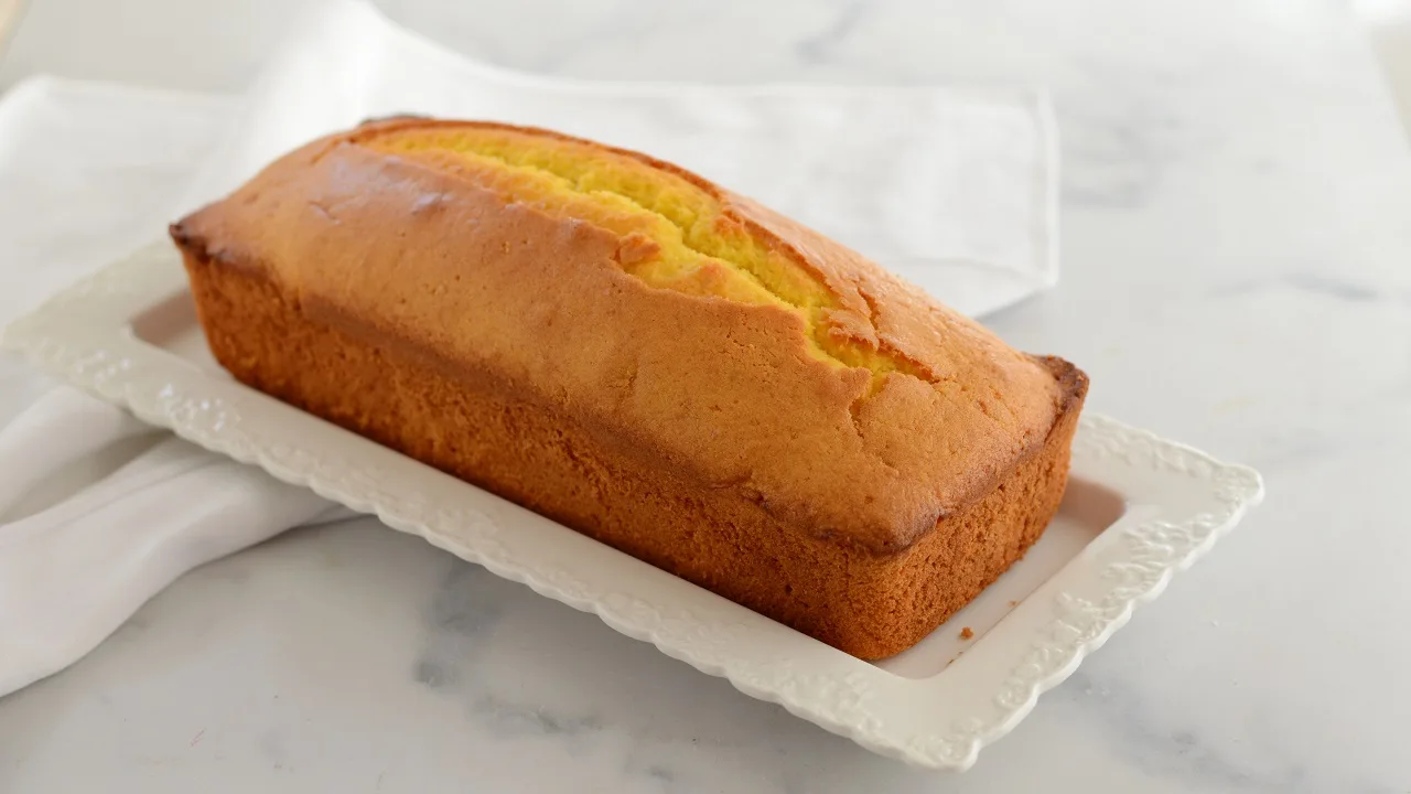 Plumcake allo yogurt soffice e profumato perfetto per colazione